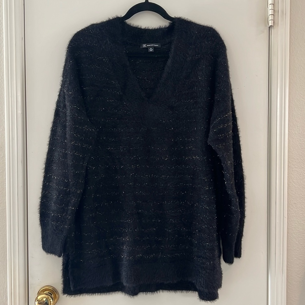 INC International Concepts women’s V-Neck Sweater Black & Gold